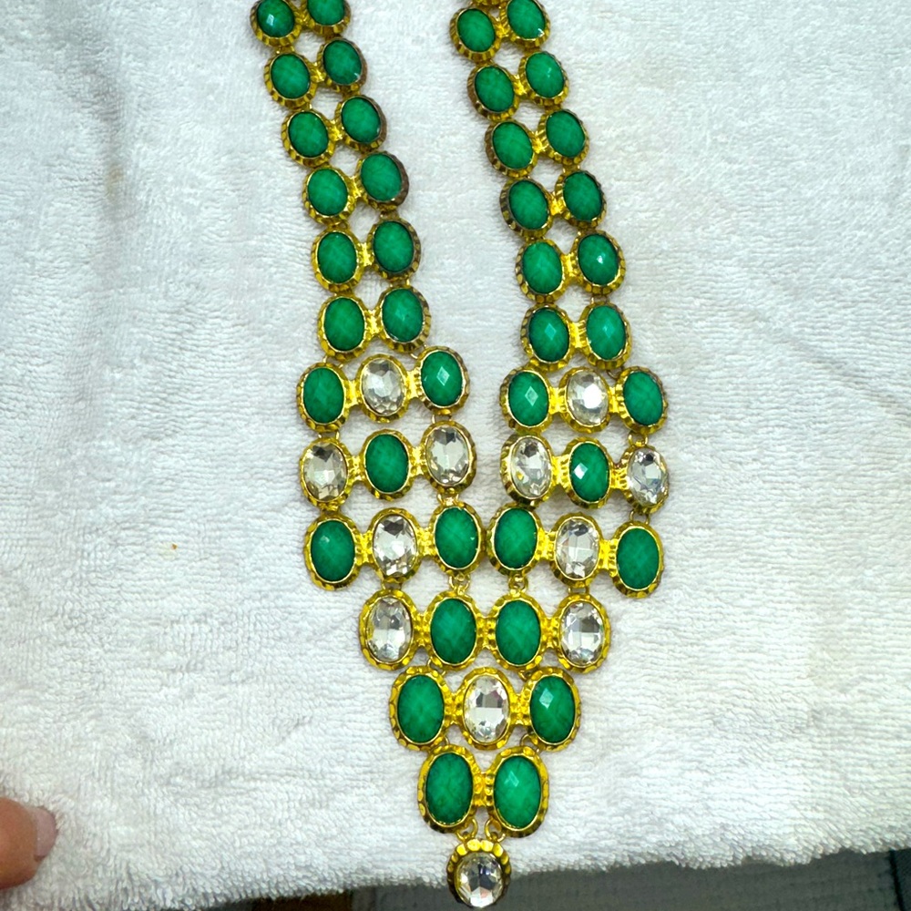 EUC Amrita Singh Green necklace
